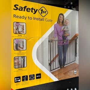 Safety 1st Ready to Install Gate